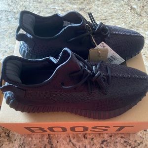 NWT Yeezy Boost 350 V2 Onyx 10.5
